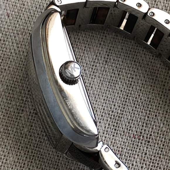 MICHAEL KORS acetate tortoiseshell rectangular watch - Picture 14 of 16